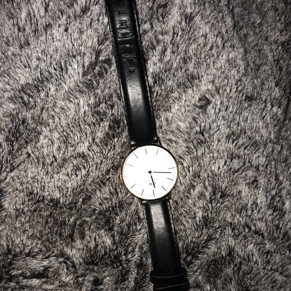 Daniel Wellington Watch - Picture 3 of 3